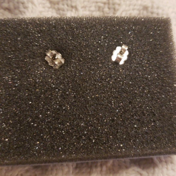 Avon Oval Earrings NIB - Picture 2 of 4